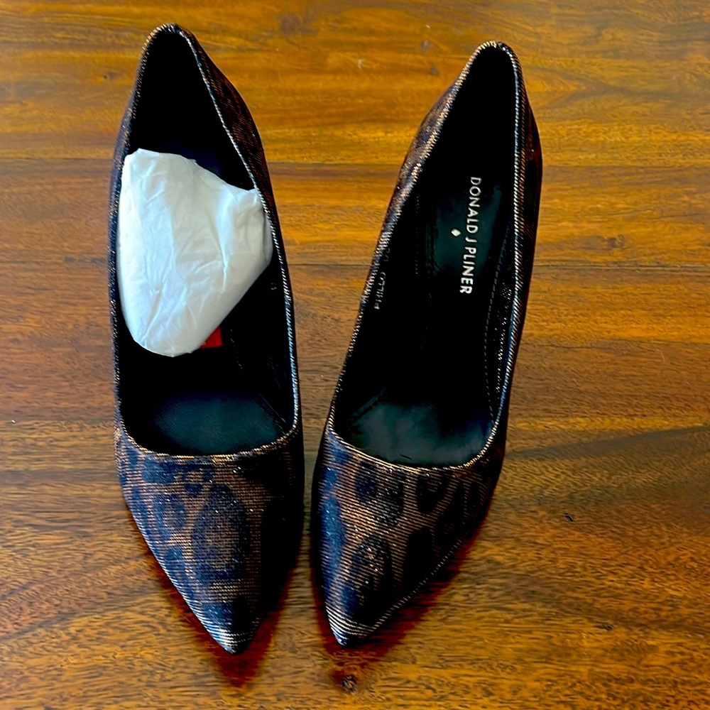 New in box Donald j Pliner elegant high heel gorgeous brown pump leopard size 8